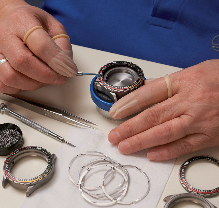 The individual watch components - up to 300 parts - are manually assembled.