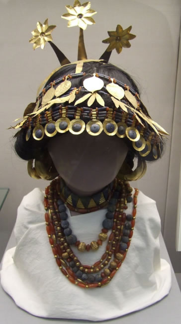 Queen Puabi head dress 2500 BC