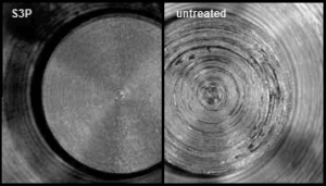 Smooth circular surface labelled S3P beside rough, grooved circular surface labelled untreated, shown in a side-by-side comparison.